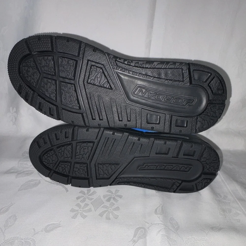Jordan Men's Mid Top Lace Up Colorblock Sneakers Rubber Outsole Blue Gray